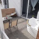 アパート Kapahi